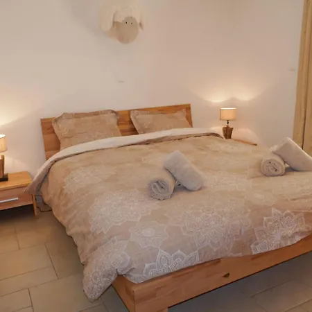 Domaine Des Reines C2 Apartment *